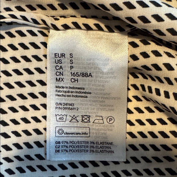 💜3/$12💜 H&M Monochrome Geometric Shirt - Picture 5 of 5